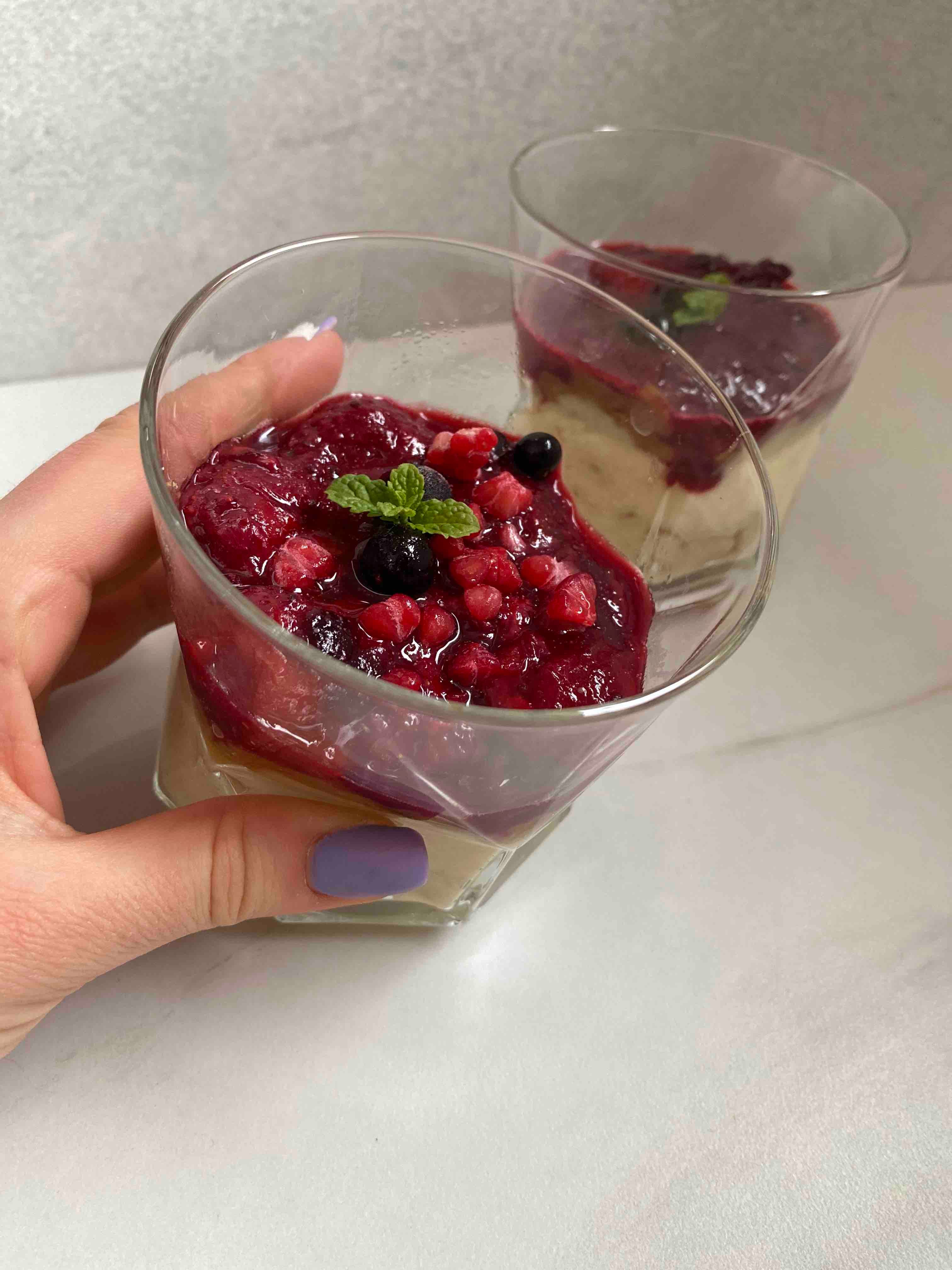 Fit deser Budyń jaglany z solonym karmelem i musem